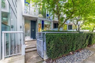 Photo 2: 102 REGIMENT Square in Vancouver: Downtown VW Townhouse for sale (Vancouver West)  : MLS®# R2706445
