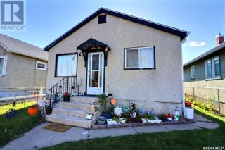 Photo 1: 433 12th STREET E in Prince Albert: House for sale : MLS®# SK910809