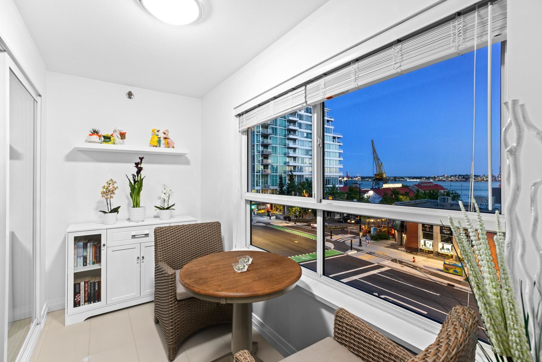 Main Photo: 216 108 W ESPLANADE in North Vancouver: Lower Lonsdale Condo for sale : MLS®# R2816848