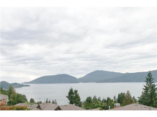 Main Photo: 8631 Seascape Rd in West Vancouver: Howe Sound Duplex for sale : MLS®# v1087758