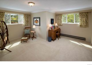 Photo 25: 981 Royal Terr in Victoria: Vi Rockland House for sale : MLS®# 904154