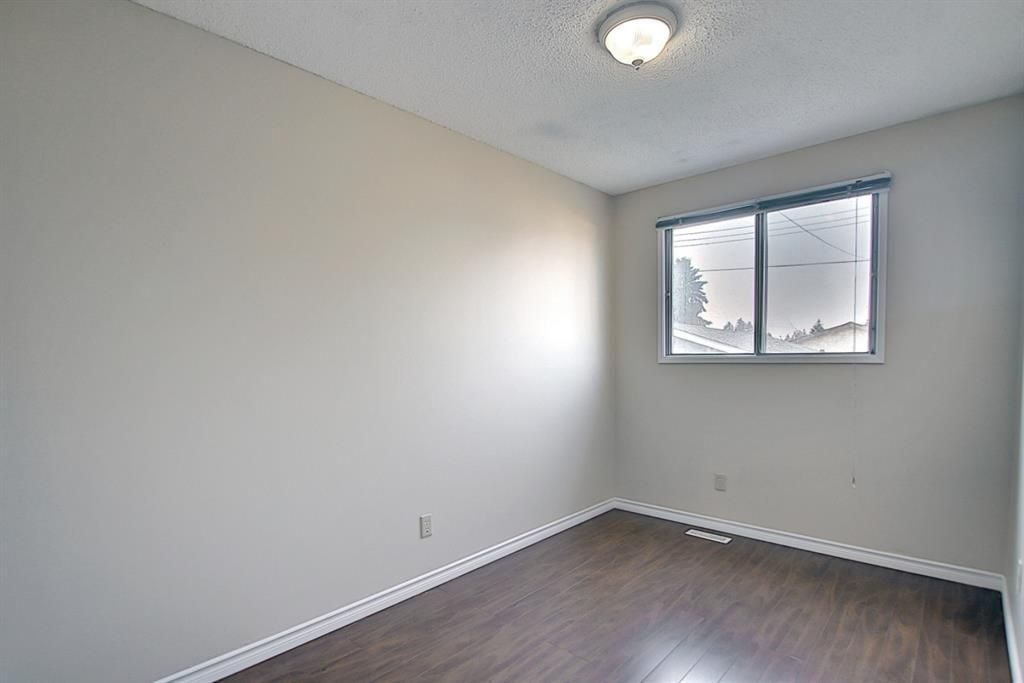 Photo 24: Photos: 17 DOVERVILLE Way SE in Calgary: Dover Semi Detached for sale : MLS®# A1132278