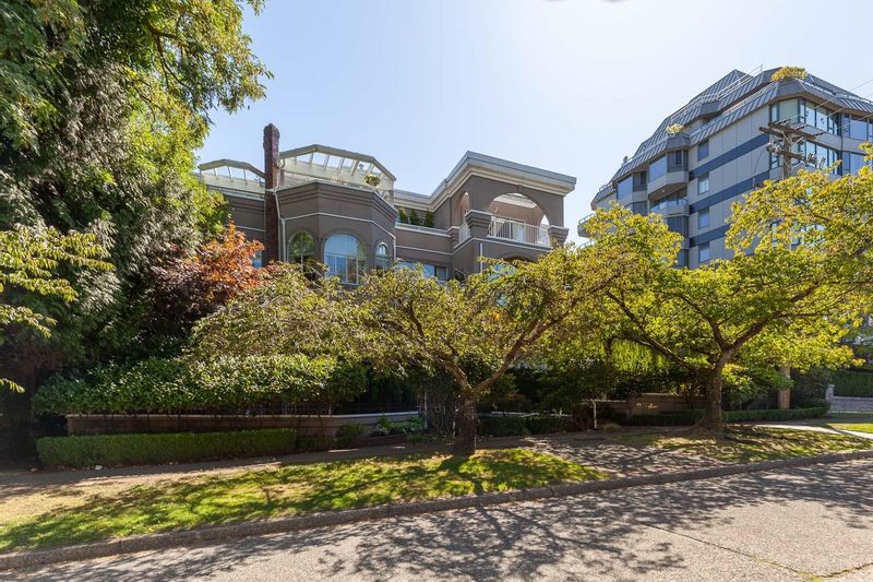FEATURED LISTING: 402 - 2210 40TH Avenue West Vancouver