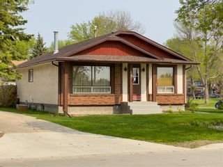 Photo 1: 137 Garden Grove Drive in Winnipeg: Garden Grove Residential for sale (4K)  : MLS®# 202314372