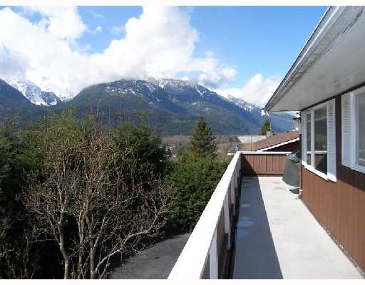 Main Photo: 40261 SKYLINE Drive in Squamish: Garibaldi Highlands House for sale : MLS®# V697867