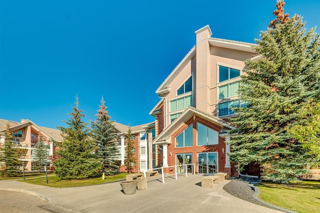 Main Photo: 349 6868 Sierra Morena Boulevard SW in Calgary: Signal Hill Apartment for sale : MLS®# A2004989