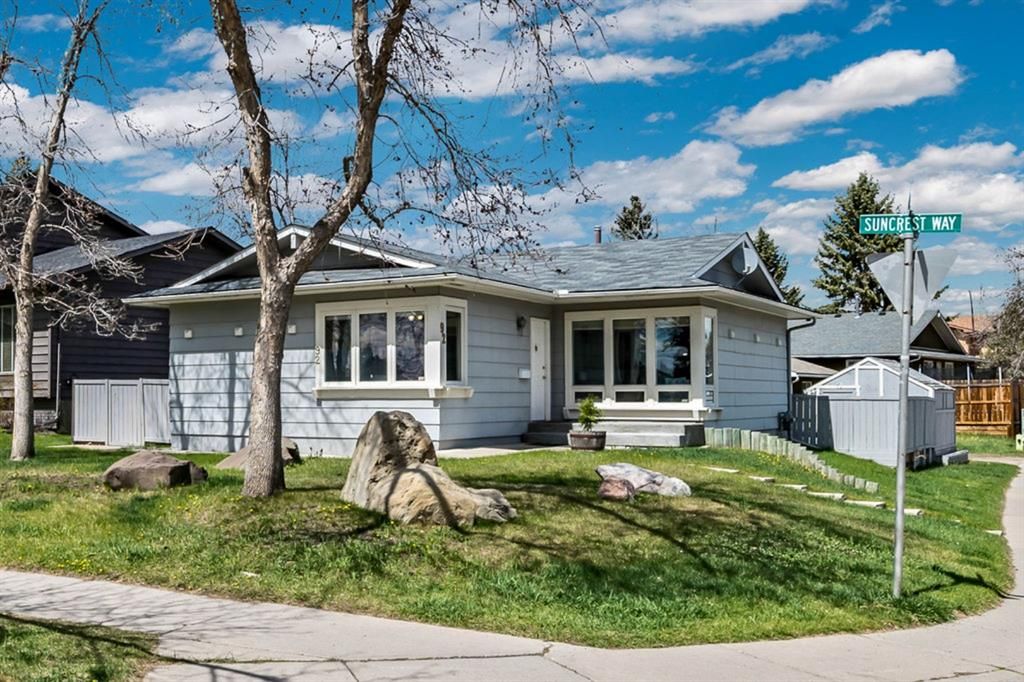Main Photo: 92 Suncrest Way SE in Calgary: Sundance Detached for sale : MLS®# A1217227