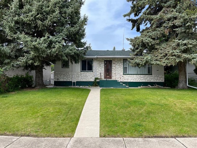FEATURED LISTING: 414 26 Street South Lethbridge