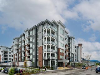 Photo 1: 511D 2180 KELLY Avenue in Port Coquitlam: Central Pt Coquitlam Condo for sale : MLS®# R2702244