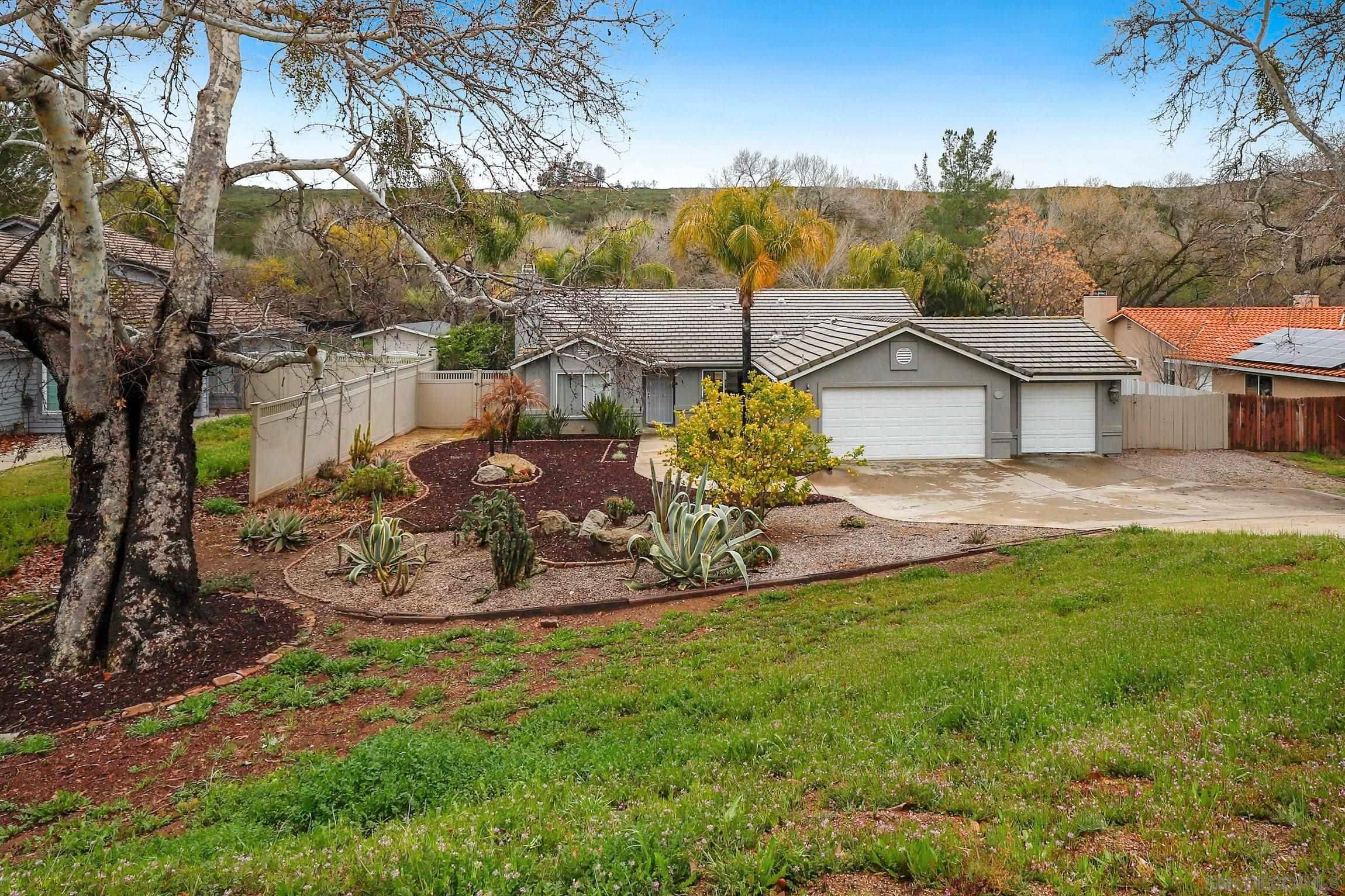 Main Photo: RAMONA House for sale : 4 bedrooms : 24649 Rio Verde Dr