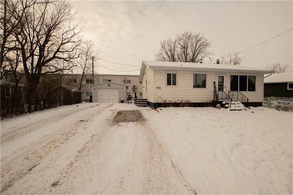 Main Photo: 330 FIFTH Street in Steinbach: Southwood Residential for sale (R16)  : MLS®# 202102460