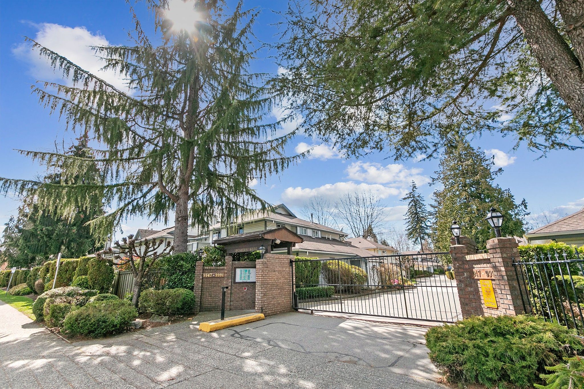 Main Photo: 9 9947 151 Street in Surrey: Guildford Townhouse for sale in "Spencers Gate" (North Surrey)  : MLS®# R2768717