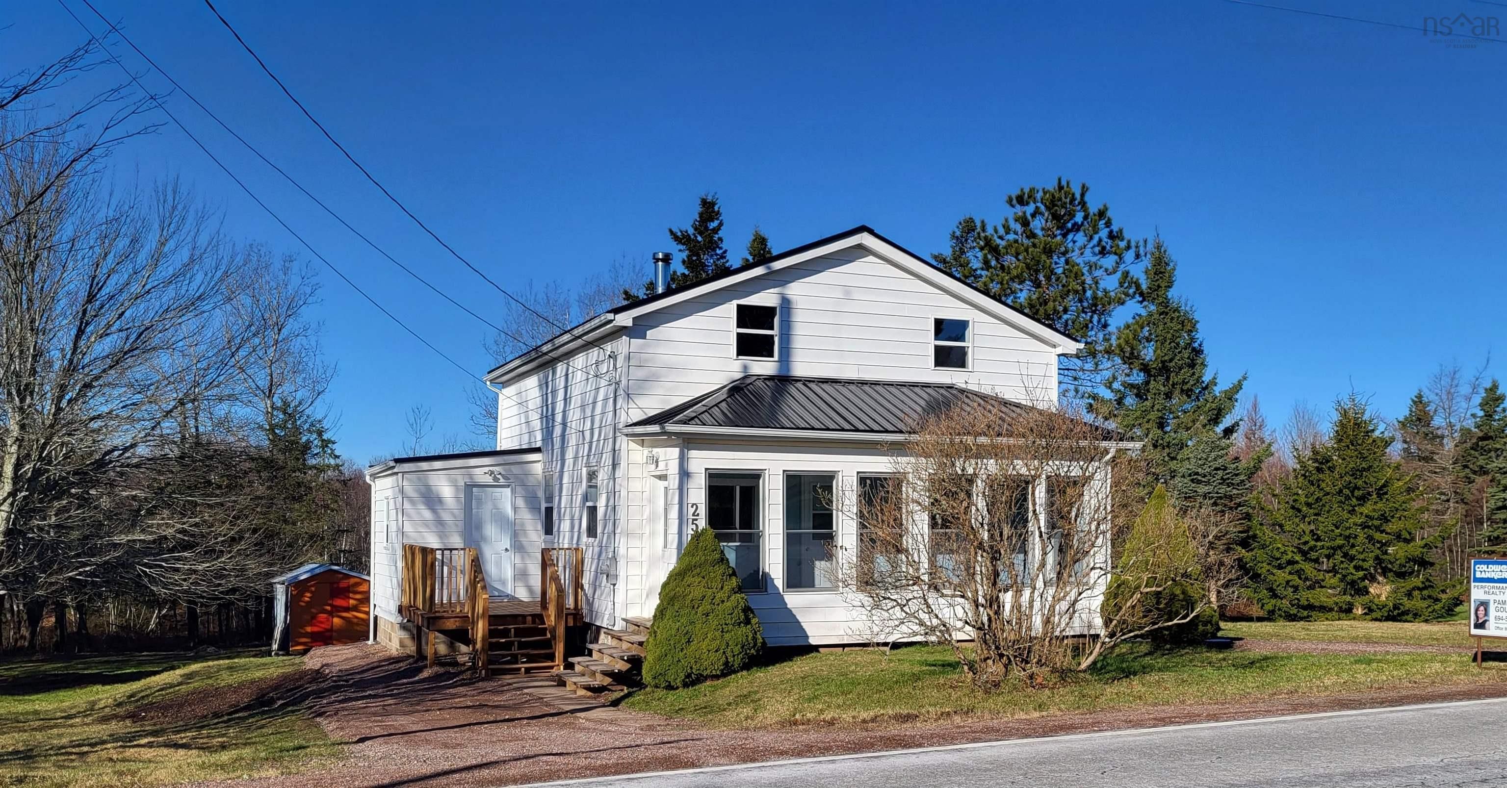 Main Photo: 2571 242 Highway in River Hebert East: 102S-South of Hwy 104, Parrsboro Residential for sale (Northern Region)  : MLS®# 202226793