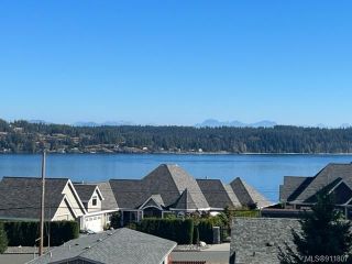 Photo 2: A 801 ALDER St in Campbell River: CR Campbell River Central Half Duplex for sale : MLS®# 911807