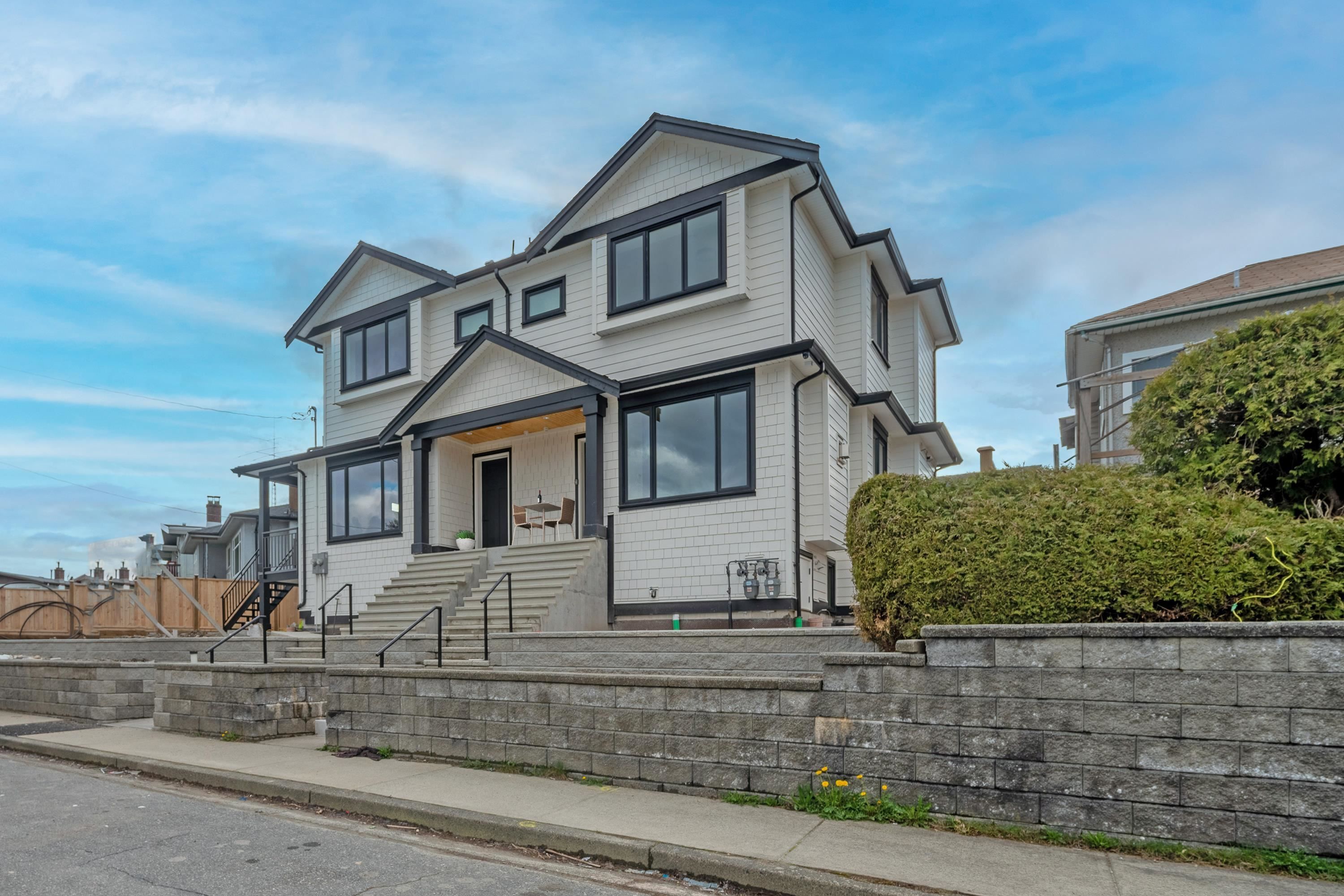 Main Photo: 4539 HOY Street in Vancouver: Collingwood VE 1/2 Duplex for sale (Vancouver East)  : MLS®# R2768461