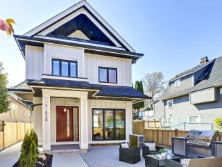 Photo 1: 1 938 E 10TH Avenue in Vancouver: Mount Pleasant VE 1/2 Duplex for sale (Vancouver East)  : MLS®# R2874415