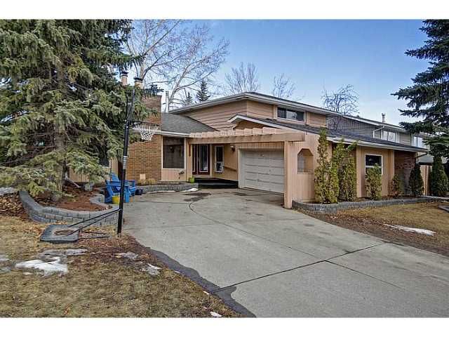 Main Photo: 116 LAKE PLACID Road SE in Calgary: Lk Bonavista Estates Residential Detached Single Family for sale : MLS®# C3654638