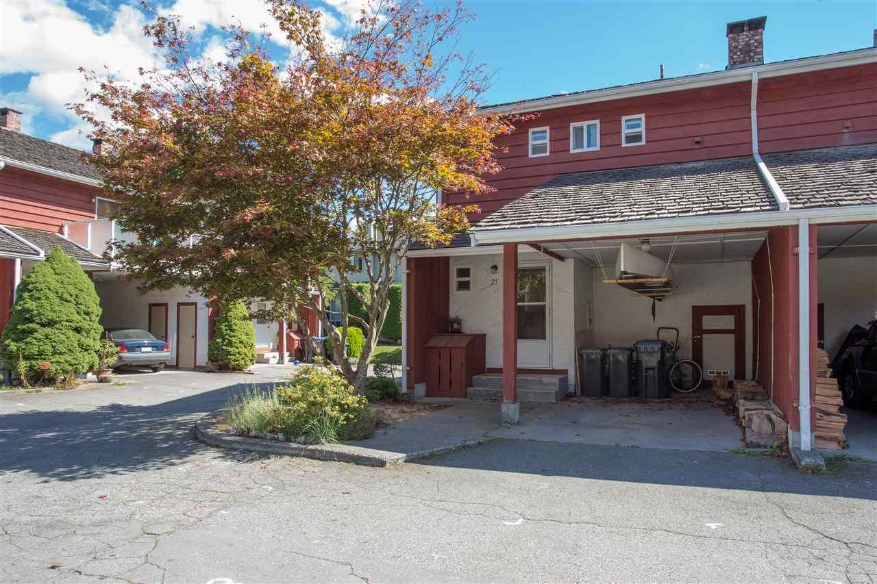 Main Photo: 25 1500 JUDD Road in Squamish: Brackendale Townhouse for sale in "Cottonwoods" : MLS®# R2103345
