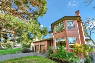 Photo 2: 3121 Wessex Close in Oak Bay: OB Henderson House for sale : MLS®# 863827
