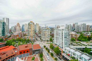 Photo 3: 1801 1201 MARINASIDE Crescent in Vancouver: Yaletown Condo for sale in "The Peninsula" (Vancouver West)  : MLS®# R2373900