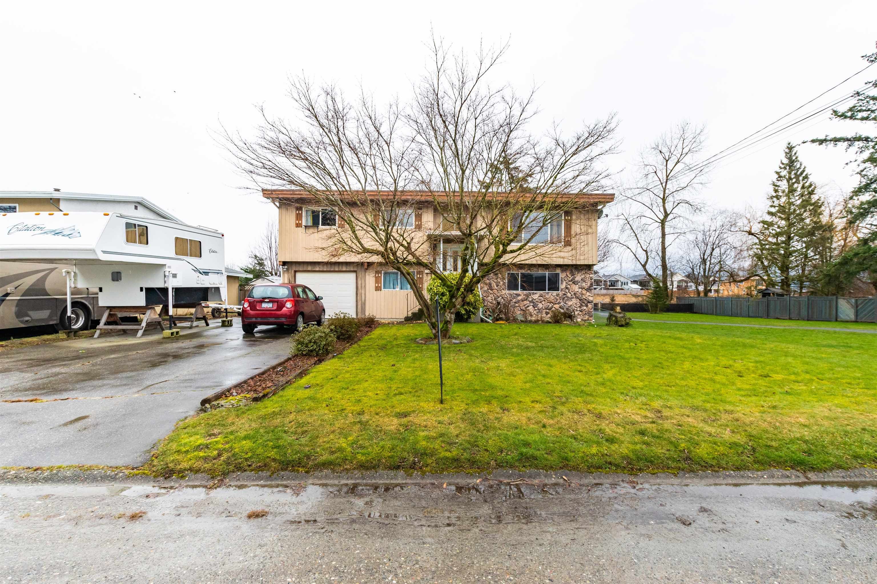 Main Photo: 9314 JAMES Street in Chilliwack: Chilliwack E Young-Yale House for sale : MLS®# R2631756