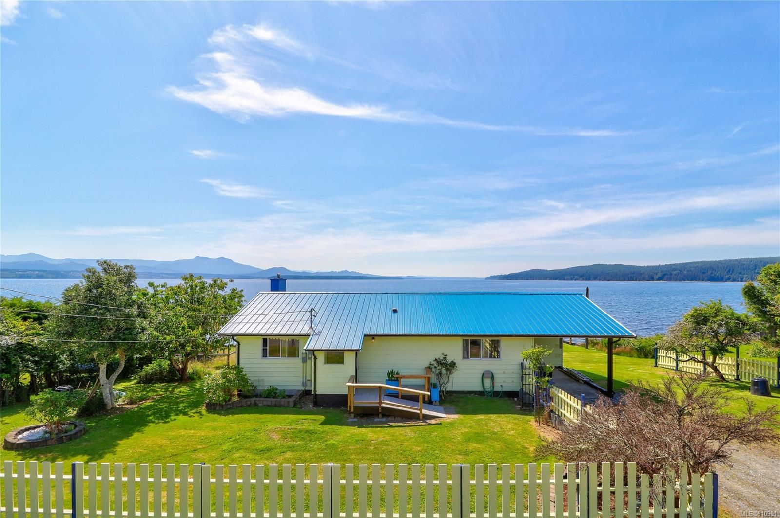 Main Photo: 240 1st St in Sointula: Isl Sointula House for sale (Islands)  : MLS®# 910901