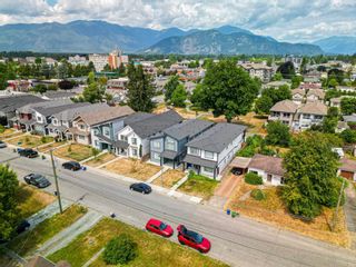 Photo 3: 46033 FOURTH Avenue in Chilliwack: Chilliwack Downtown House for sale : MLS®# R2833537