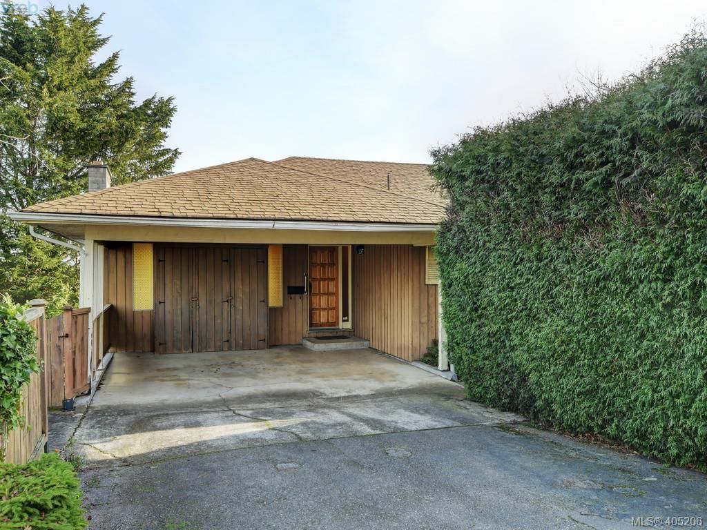 Main Photo: 3715 Doncaster Dr in VICTORIA: SE Cedar Hill House for sale (Saanich East)  : MLS®# 805156