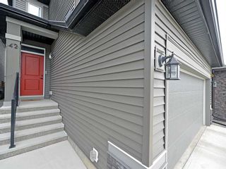 Photo 3: 42 Wolf Hollow Way SE in Calgary: C-281 Detached for sale : MLS®# A2124565