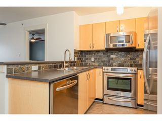 Photo 3: 403 20750 DUNCAN Way in Langley: Langley City Condo for sale in "Fairfield Lane" : MLS®# R2428188