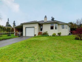 Photo 1: 1279 Lidgate Crt in VICTORIA: SW Strawberry Vale House for sale (Saanich West)  : MLS®# 811754