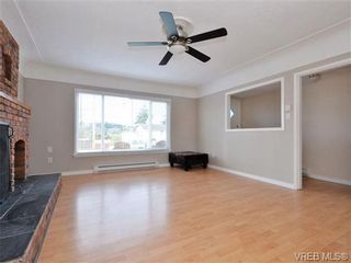 Photo 3: 4091 Borden St in VICTORIA: SE Lake Hill House for sale (Saanich East)  : MLS®# 720229