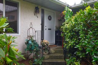Photo 1: 1 615 Goldstream Ave in Langford: La Fairway Half Duplex for sale : MLS®# 858058