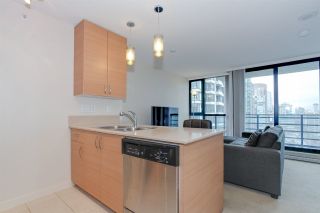 Photo 9: 2408 909 MAINLAND Street in Vancouver: Yaletown Condo for sale in "Yaletown Park II" (Vancouver West)  : MLS®# R2157155