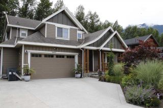Photo 1: 41437 DRYDEN Road in Squamish: Brackendale House for sale : MLS®# R2088183