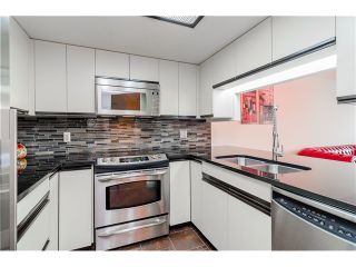 Photo 3: 1505 1065 QUAYSIDE Drive in New Westminster: Quay Condo for sale in "QUAYSIDE TOWER II" : MLS®# V1106783
