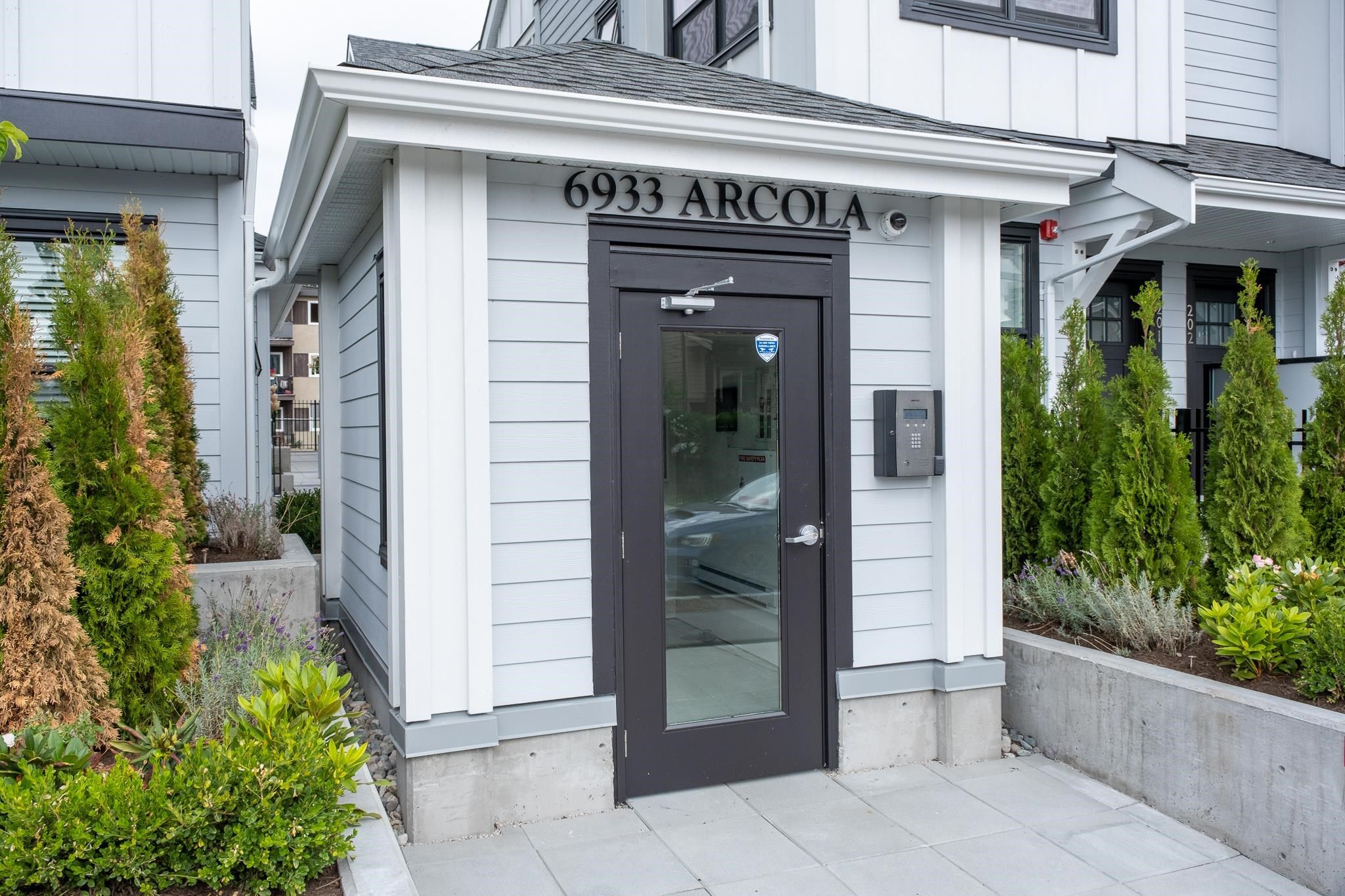Main Photo: 206 6933 ARCOLA Street in Burnaby: Highgate Townhouse for sale in "Arcola" (Burnaby South)  : MLS®# R2629656