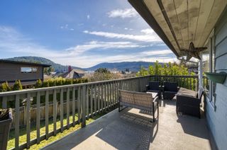 Photo 2: 528 ROSLYN Boulevard in North Vancouver: Dollarton House for sale : MLS®# R2755599