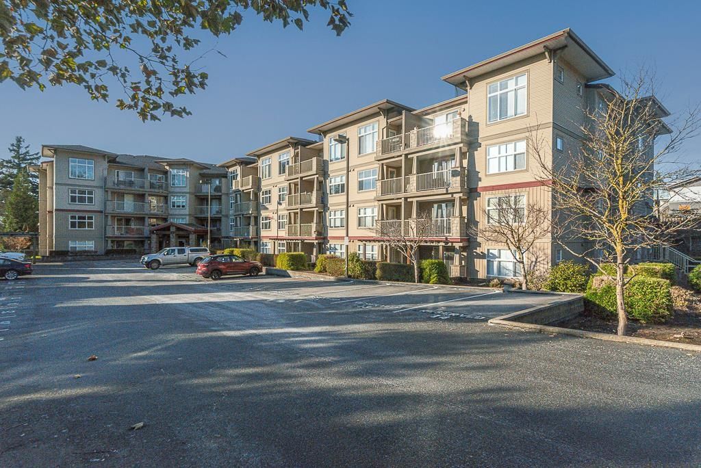 Main Photo: 203 2515 PARK Drive in Abbotsford: Abbotsford East Condo for sale in "Viva" : MLS®# R2738890