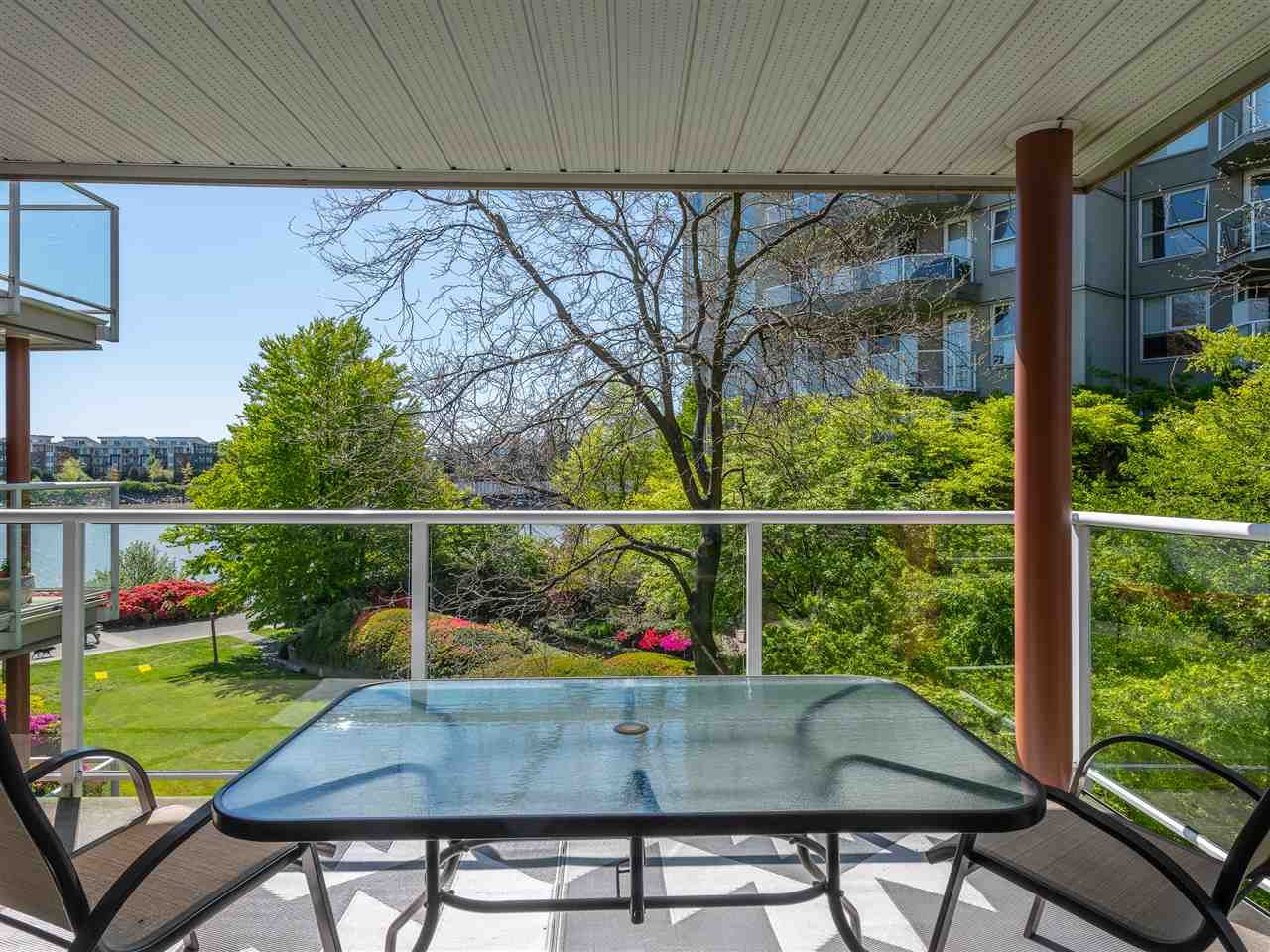 Main Photo: 303 1230 QUAYSIDE Drive in New Westminster: Quay Condo for sale in "TIFFANY SHORES" : MLS®# R2423059