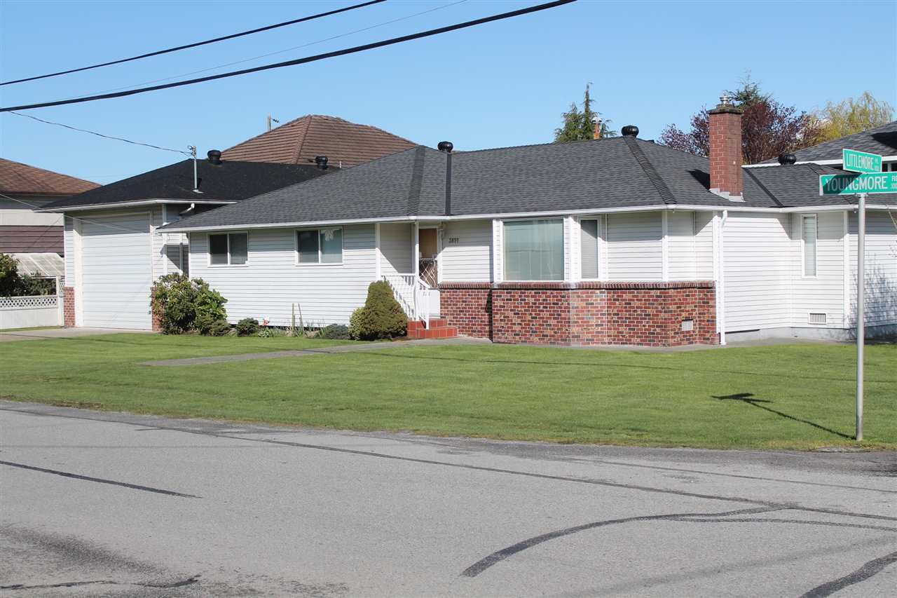 Main Photo: 3891 YOUNGMORE ROAD in : Seafair House for sale : MLS®# R2050200