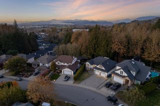 Photo 2: 34939 MILLAR Crescent in Abbotsford: Abbotsford East House for sale : MLS®# R2739274