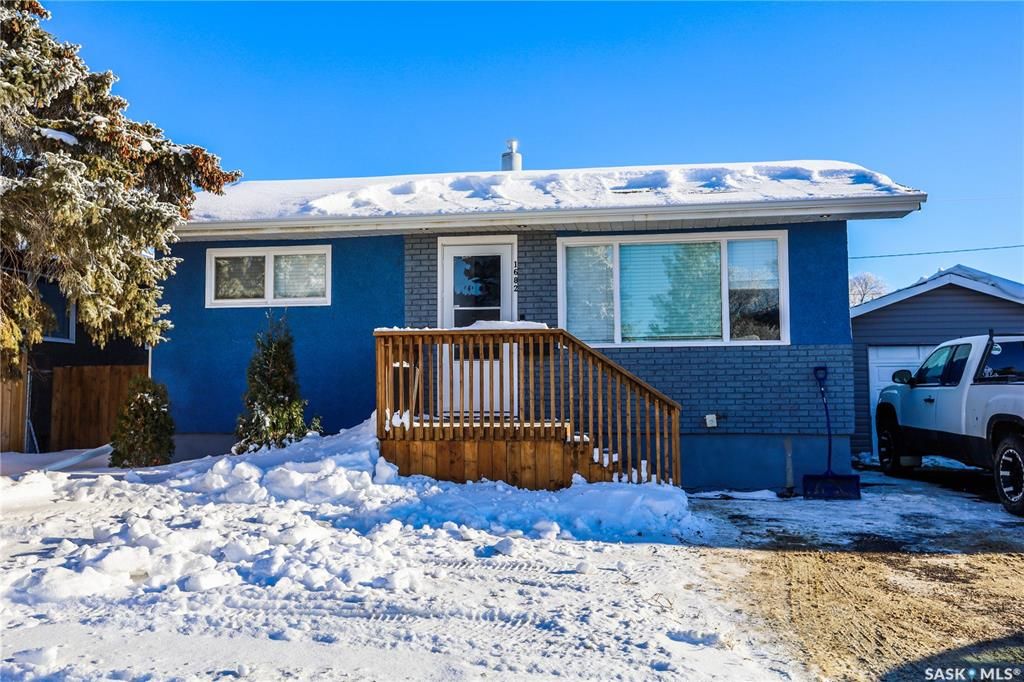 Main Photo: 1682 105th Street in North Battleford: Sapp Valley Residential for sale : MLS®# SK917299