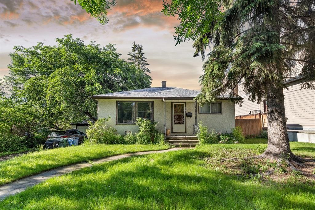 Main Photo: 410 29 Avenue NE in Calgary: Winston Heights/Mountview Detached for sale : MLS®# A1240606