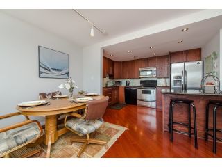Photo 3: 707 15111 RUSSELL Avenue: White Rock Condo for sale in "PACIFIC TERRACE" (South Surrey White Rock)  : MLS®# R2074159