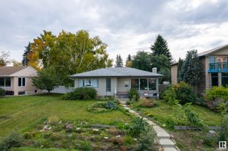 Photo 3: 8739 STRATHEARN Crescent in Edmonton: Zone 18 House for sale : MLS®# E4375938