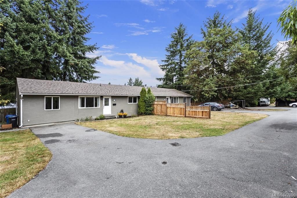 Main Photo: 5655/5657 Metral Dr in Nanaimo: Na Pleasant Valley Full Duplex for sale : MLS®# 947266