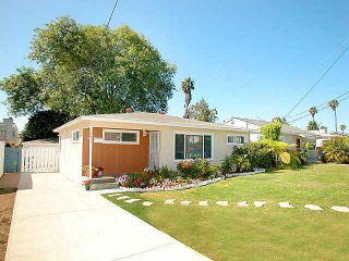 Photo 2: PACIFIC BEACH Residential for sale : 3 bedrooms : 1947 Chalcedony St. in San Diego