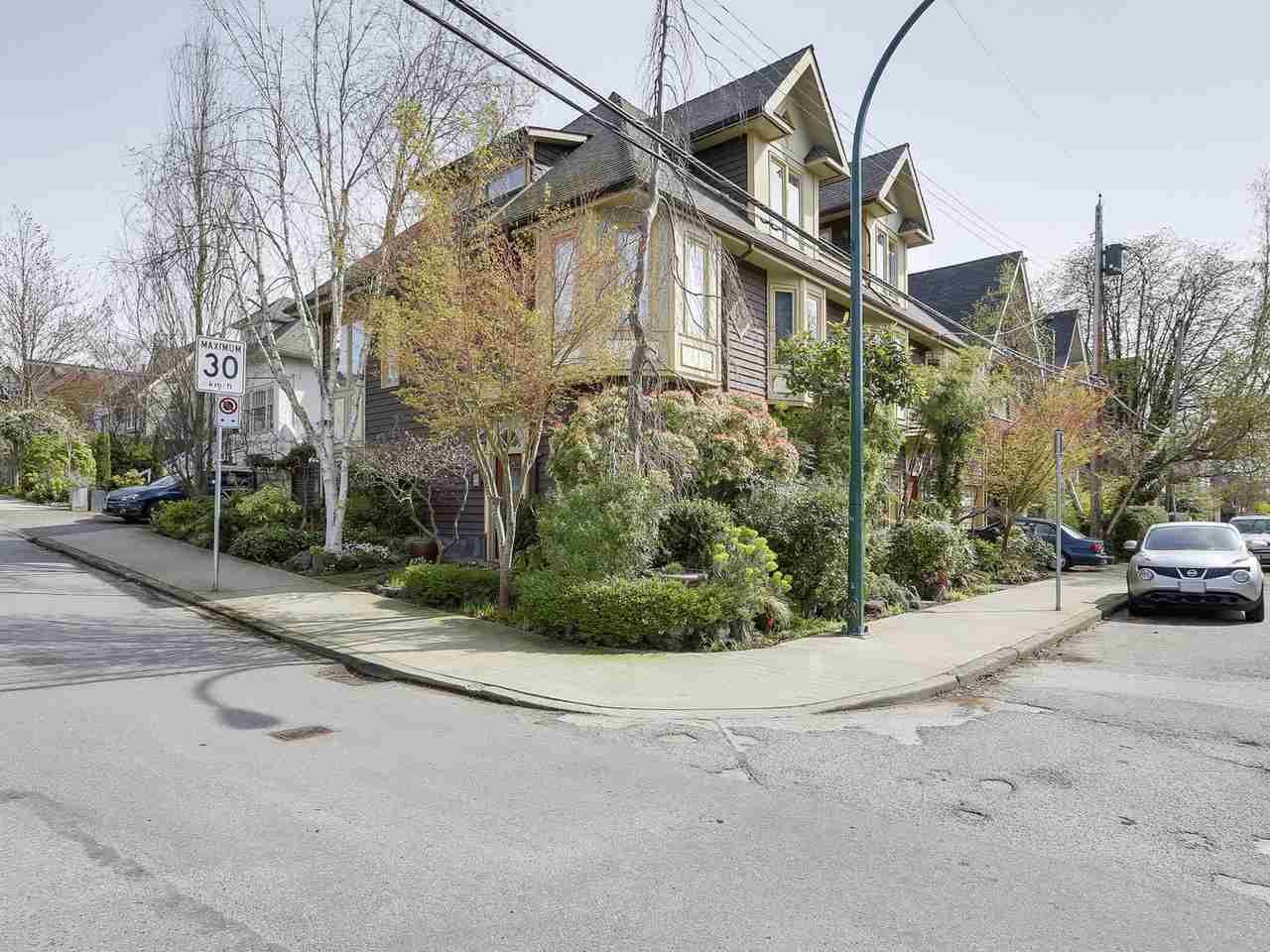 Main Photo: 2660 W 3RD Avenue in Vancouver: Kitsilano Townhouse for sale (Vancouver West)  : MLS®# R2155327