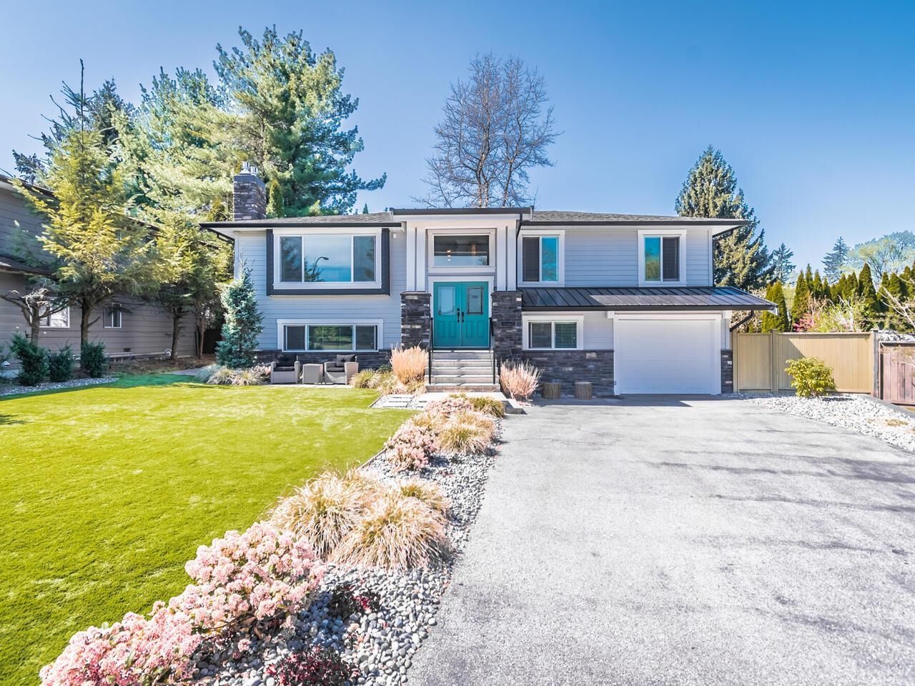 Main Photo: 2568 PASSAGE Drive in Coquitlam: Ranch Park House for sale : MLS®# R2643783